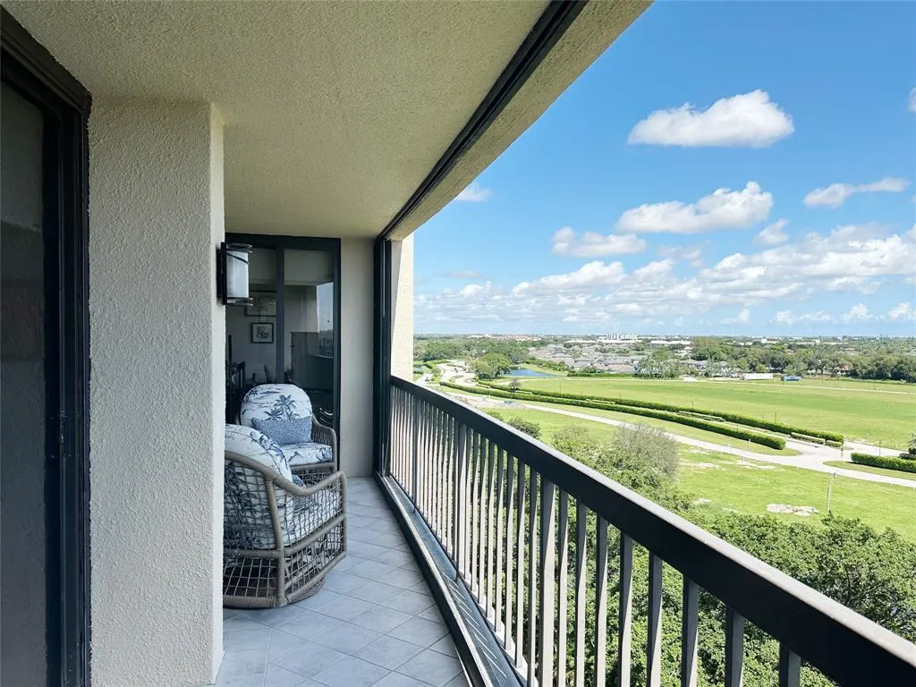 2450 Presidential Way, #1006