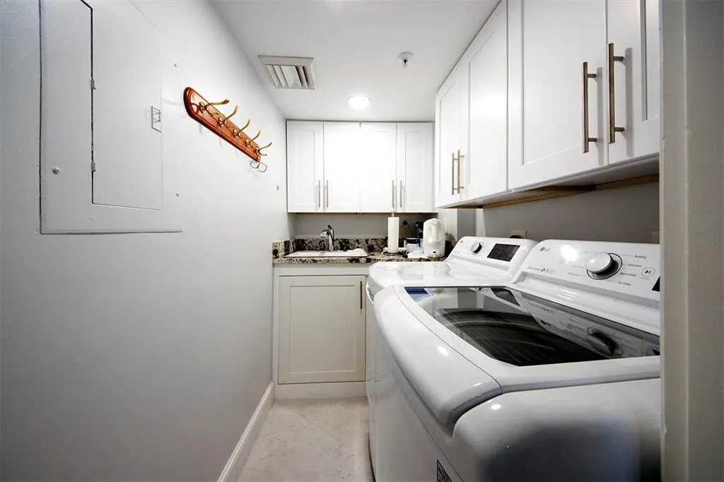 2450 Presidential Way, #1006