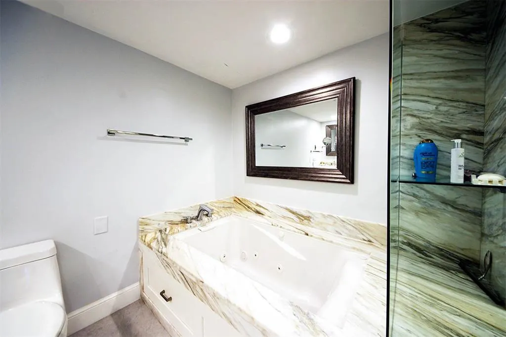 2450 Presidential Way, #1006