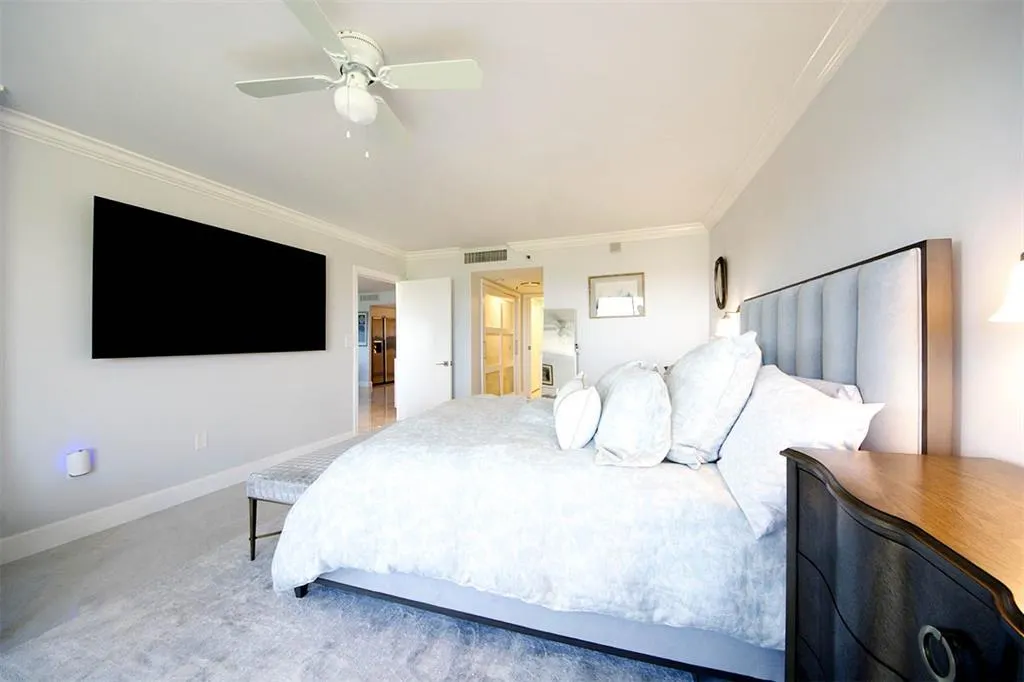 2450 Presidential Way, #1006