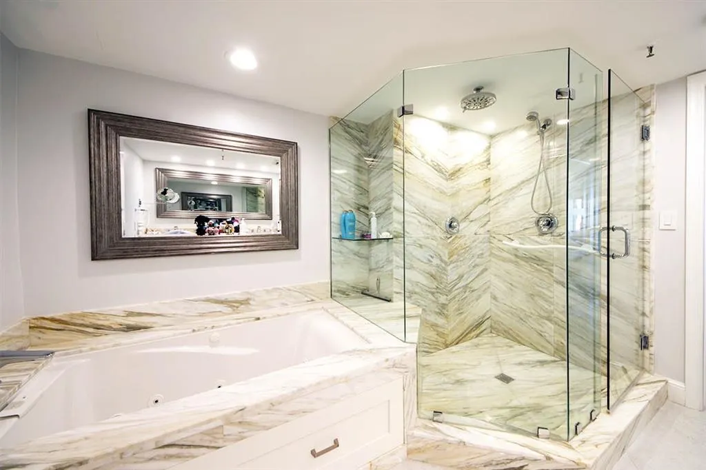 2450 Presidential Way, #1006