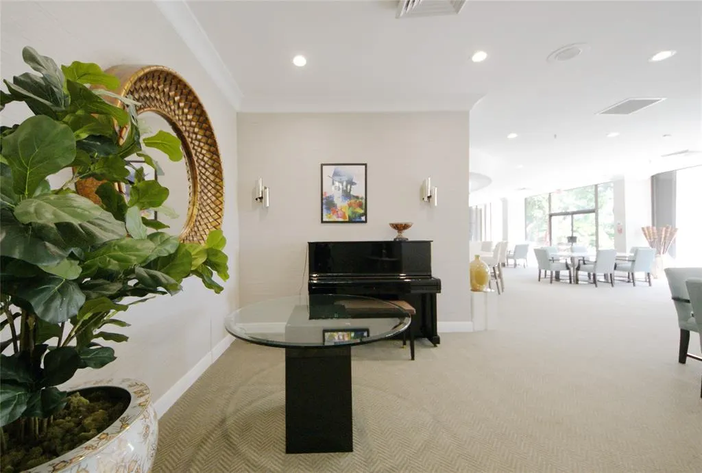 2450 Presidential Way, #1006