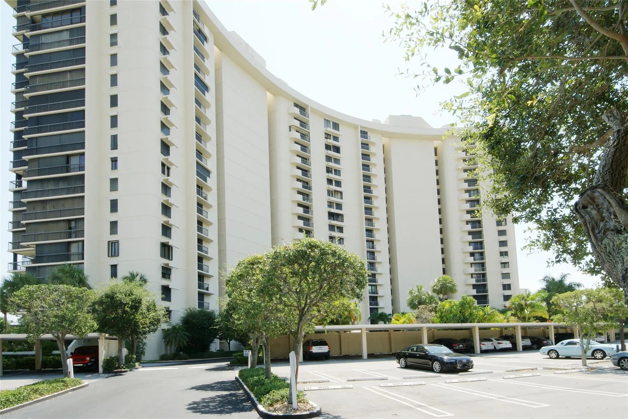 2480 Presidential Way, #1006