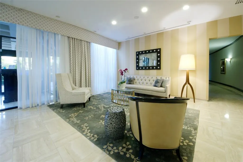 2450 Presidential Way, #1006