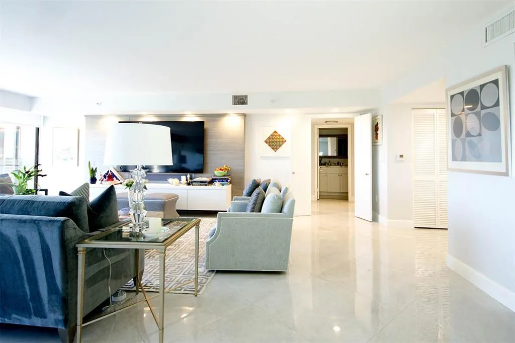 2450 Presidential Way, #1006
