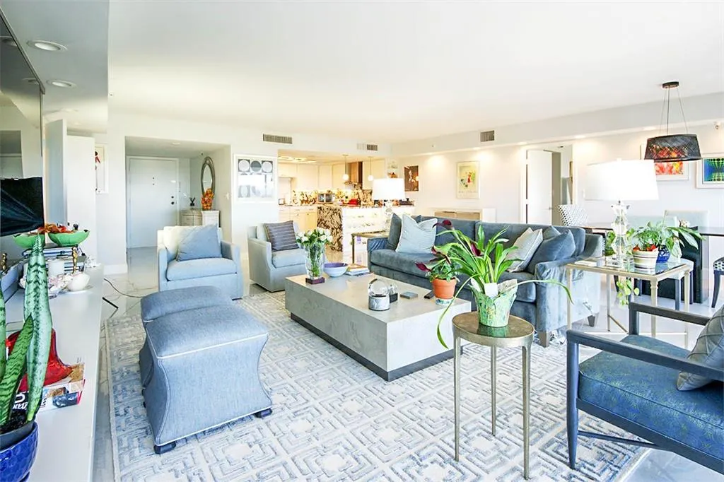 2450 Presidential Way, #1006
