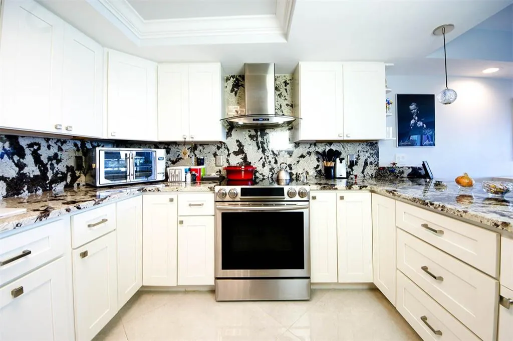 2450 Presidential Way, #1006