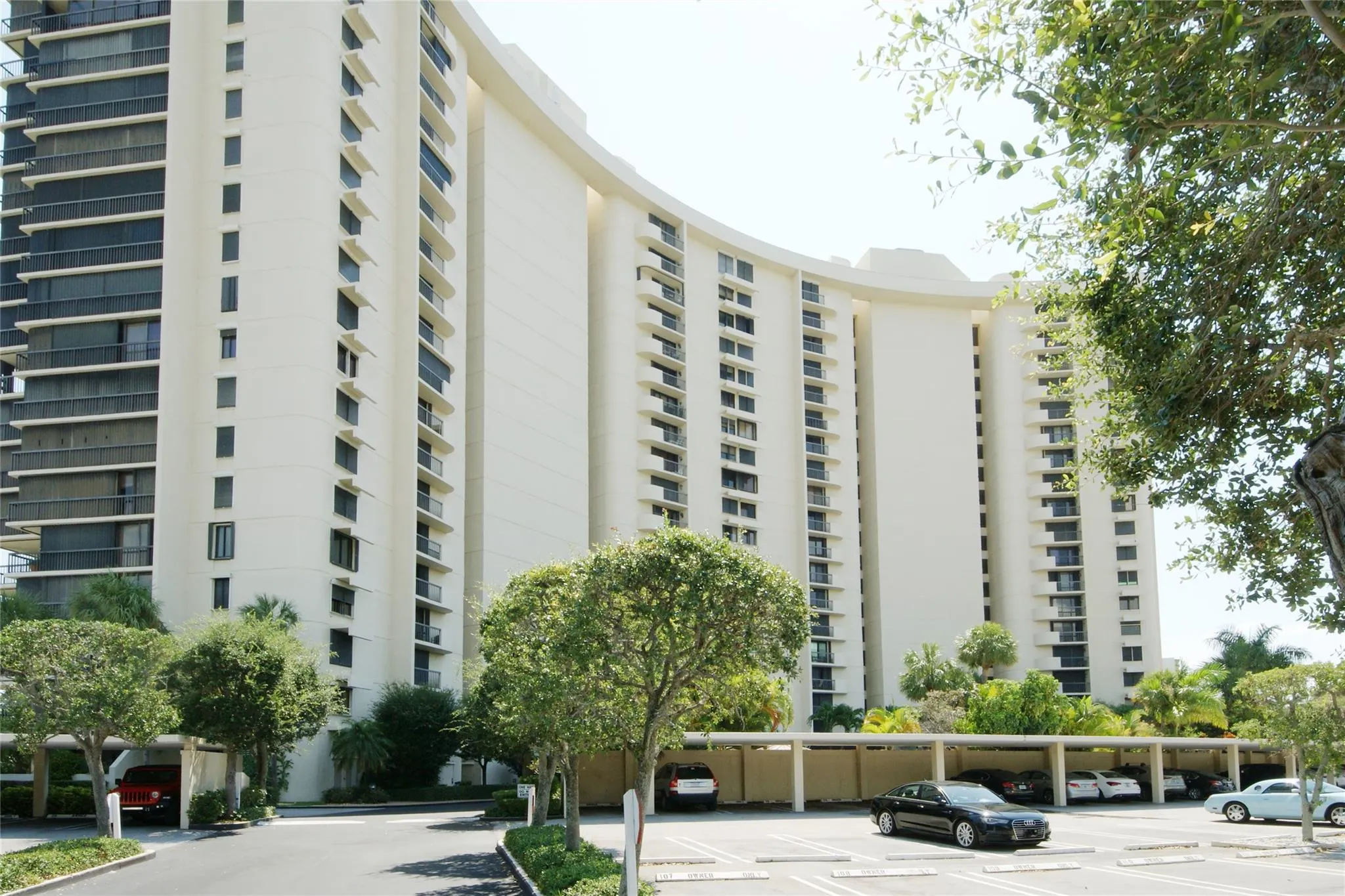 2480 Presidential Way, #1006