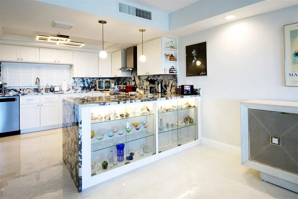 2450 Presidential Way, #1006
