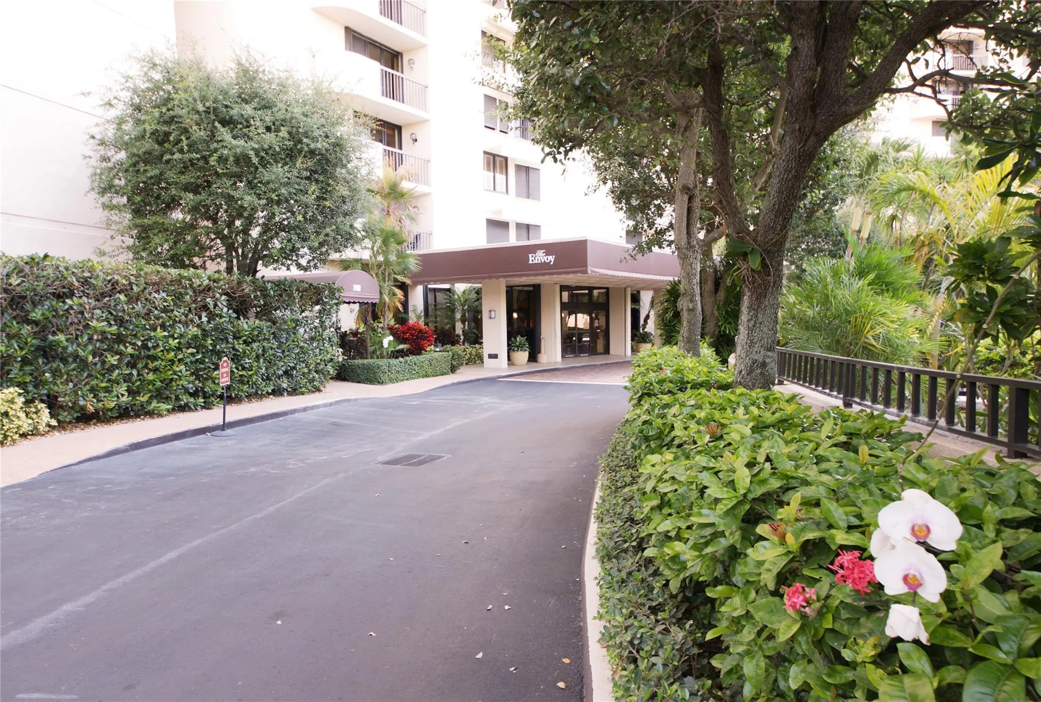 2480 Presidential Way, #1006