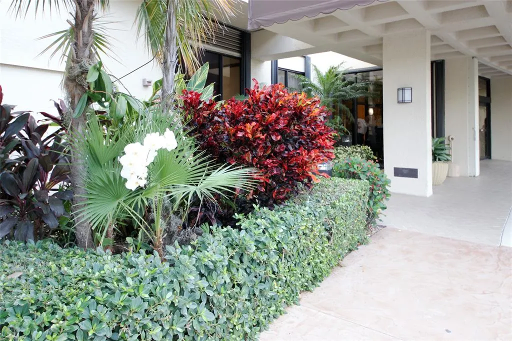 2450 Presidential Way, #1006