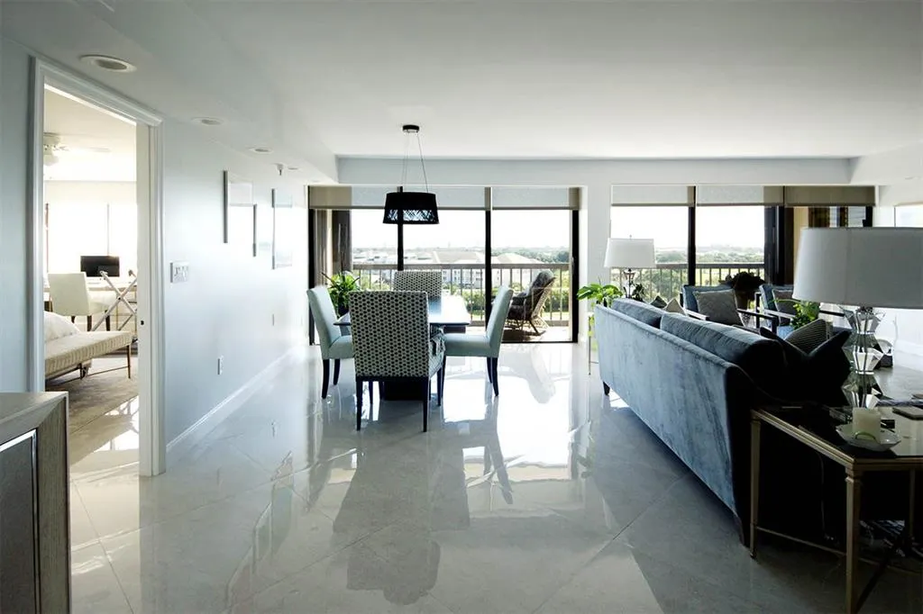 2450 Presidential Way, #1006
