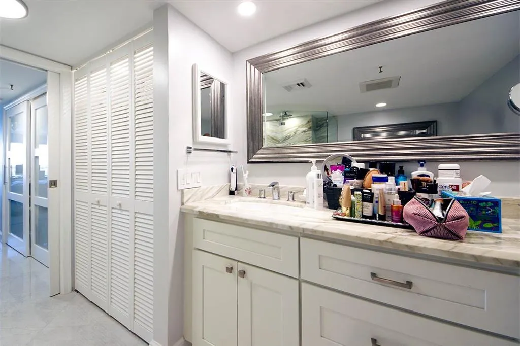 2450 Presidential Way, #1006