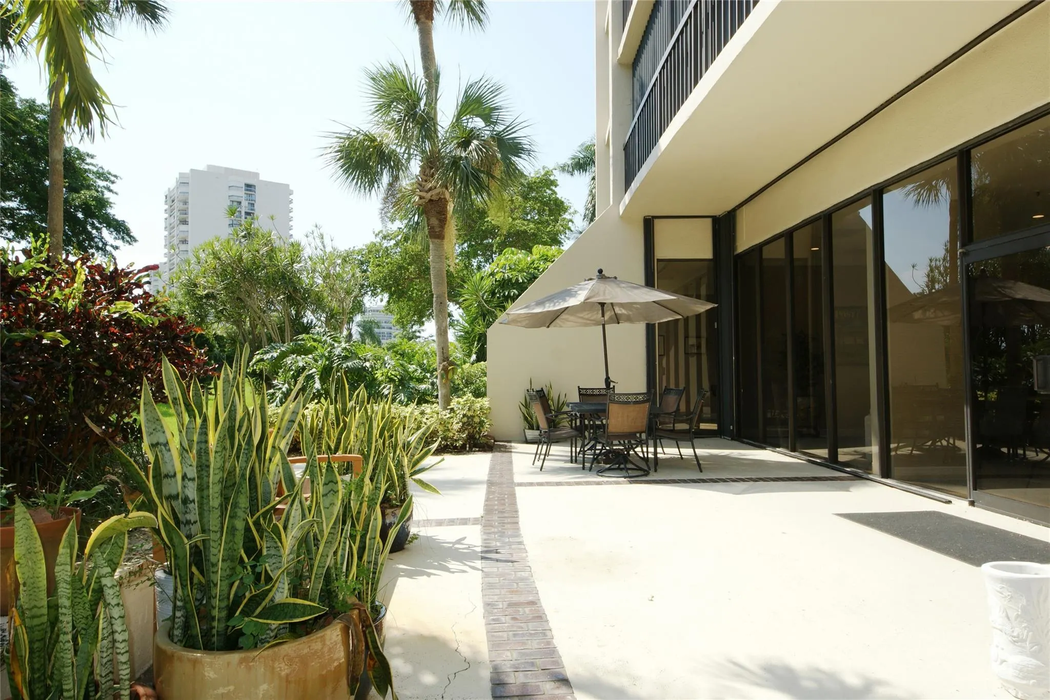 2480 Presidential Way, #1006