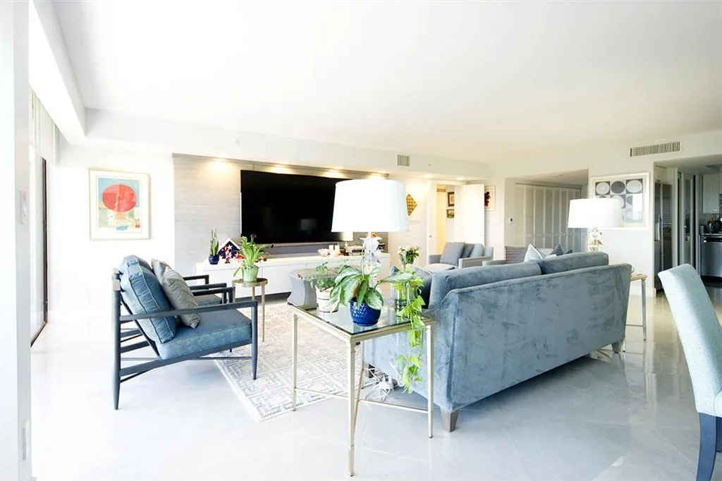 2450 Presidential Way, #1006