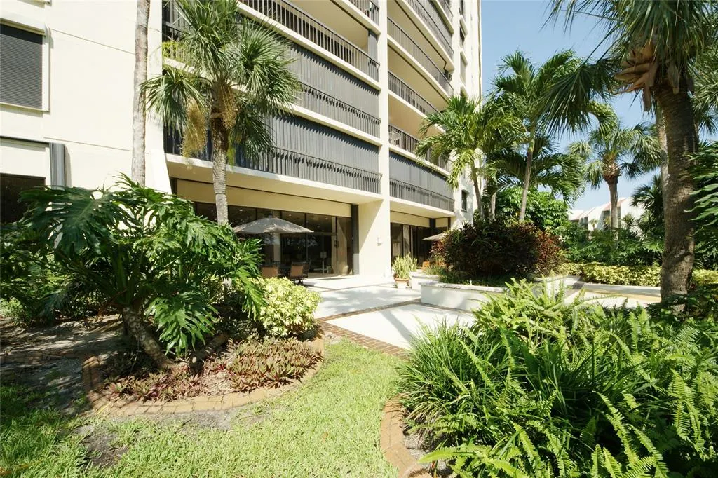 2450 Presidential Way, #1006