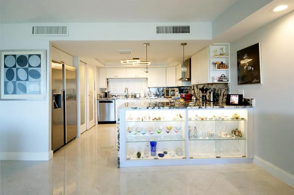 2450 Presidential Way, #1006