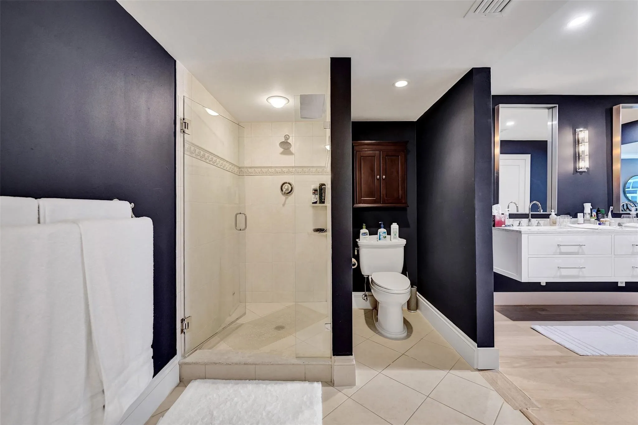 3100 NE 48th St, #311