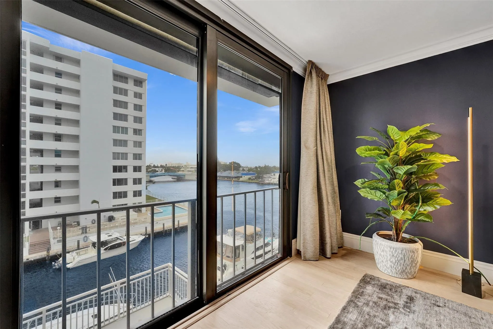 3100 NE 48th St, #311