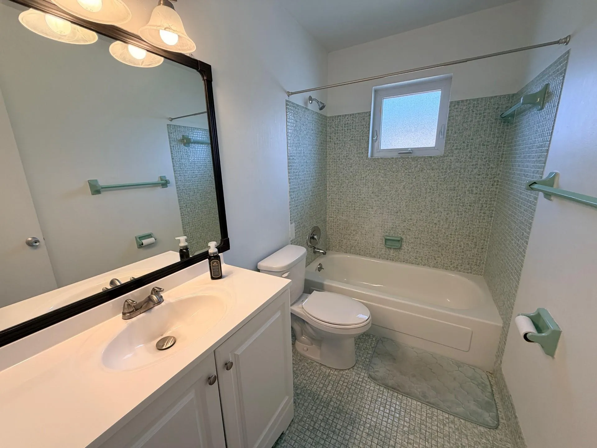 2101 NE 1st Ct, #206