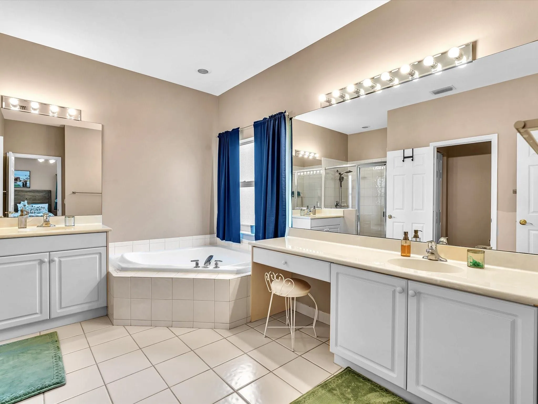 10986 NW 62nd Court