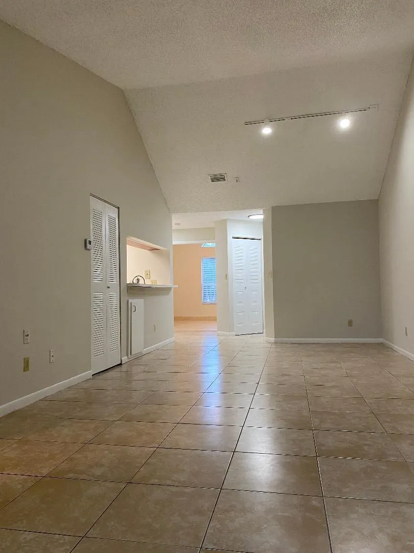 1027 Coral Club Dr, #1027