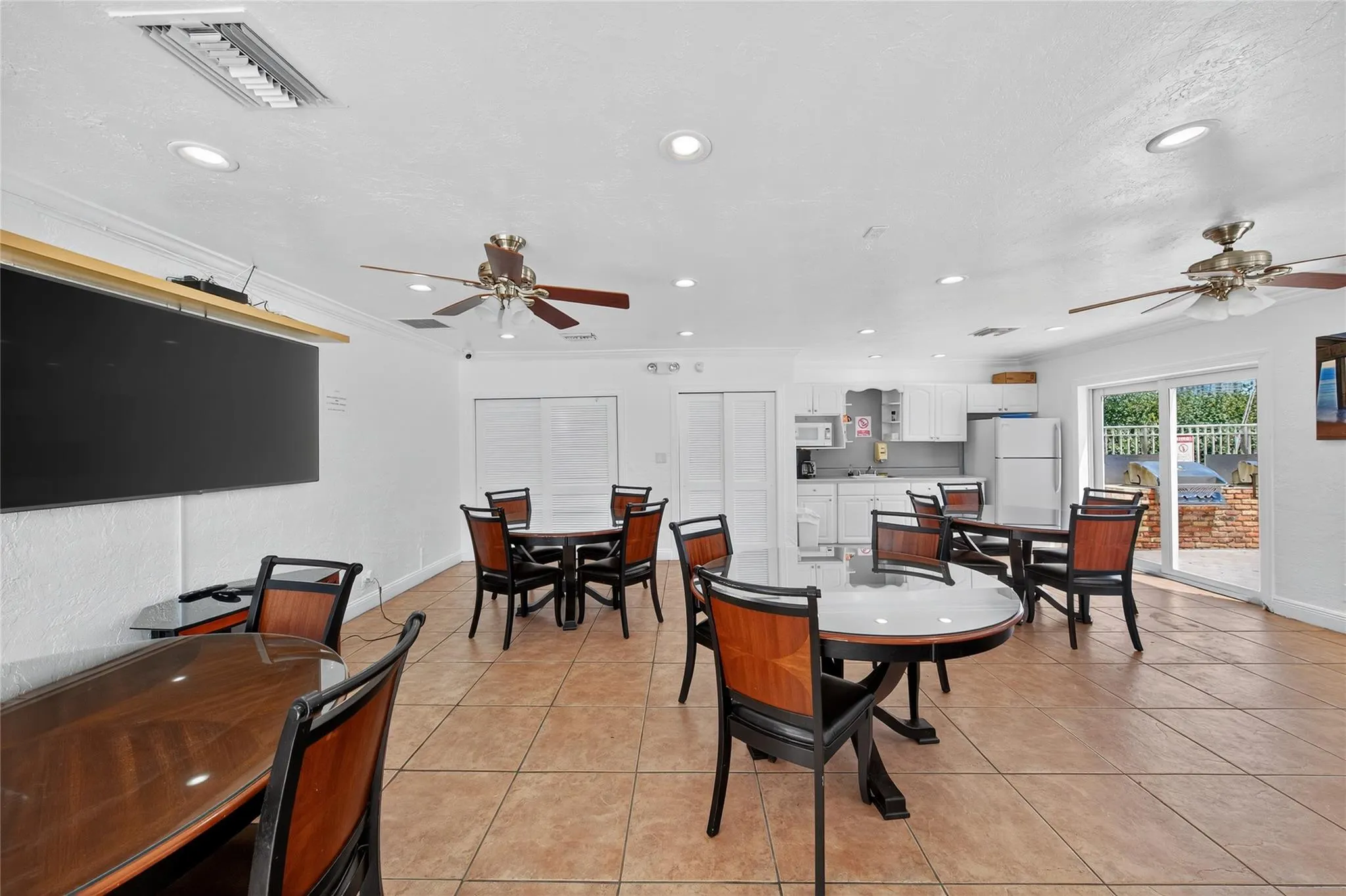 2850 NE 14th St, #410B