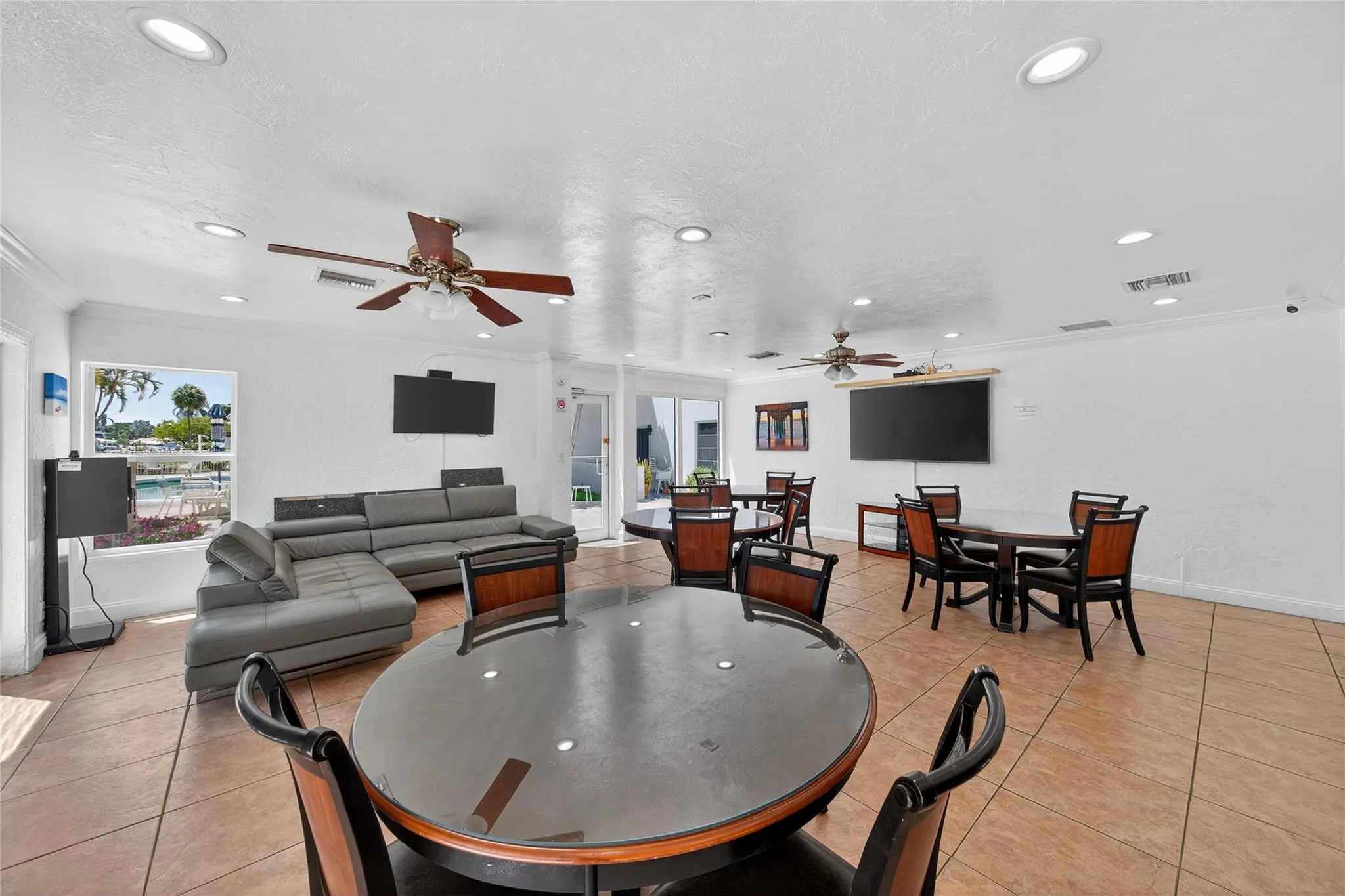 2850 NE 14th St, #410B