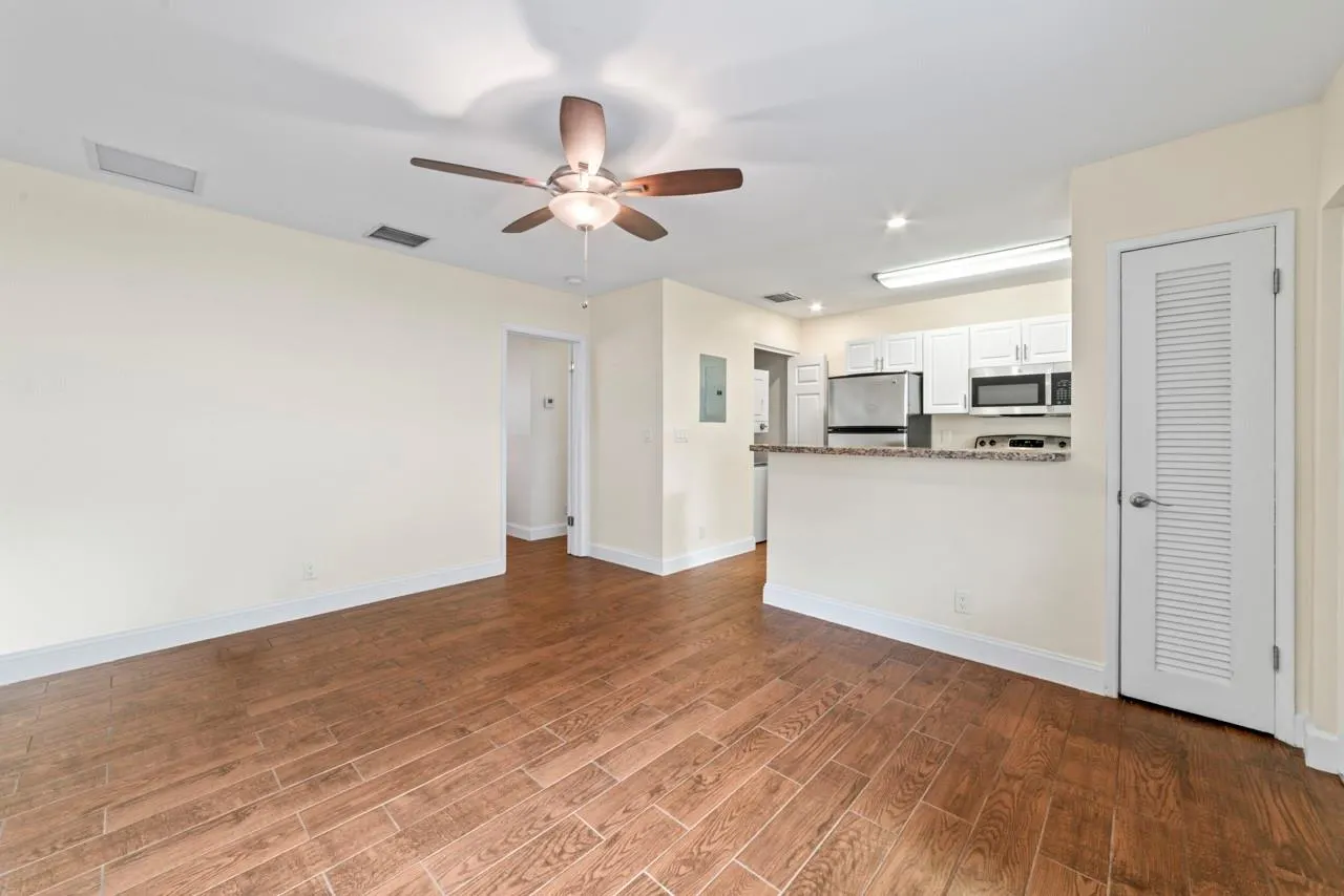 404 SE 16th St, #1