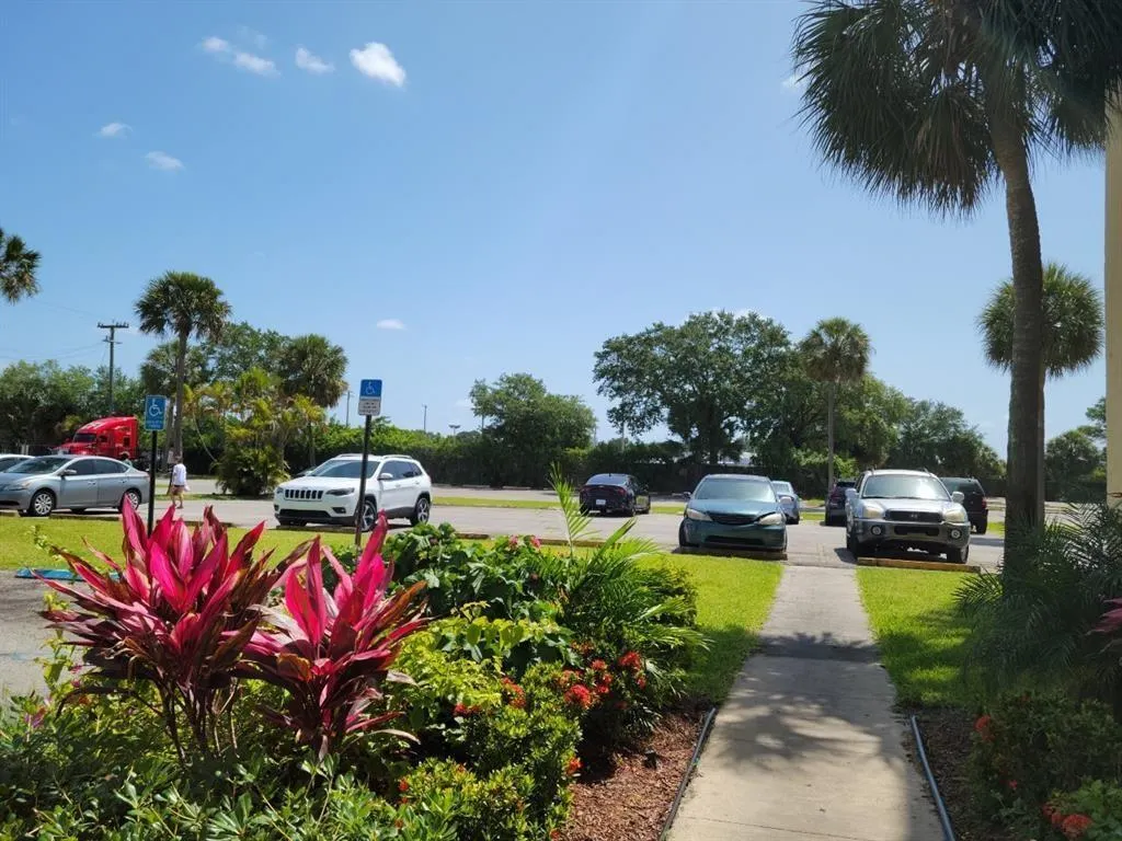 3600 NW 21st St, #303