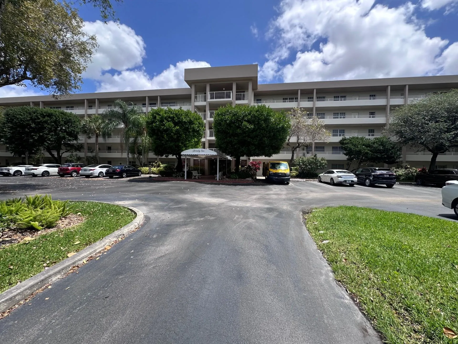 3850 Oaks Clubhouse Dr, #403