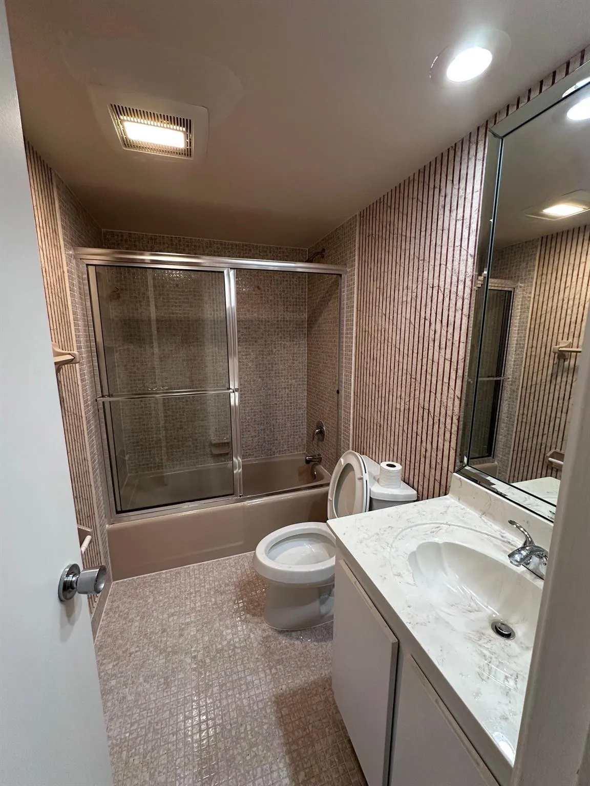 3850 Oaks Clubhouse Dr, #403