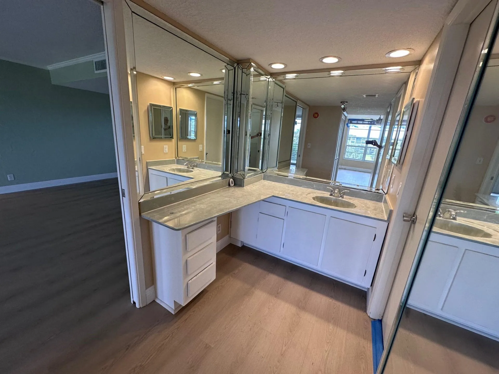 3850 Oaks Clubhouse Dr, #403