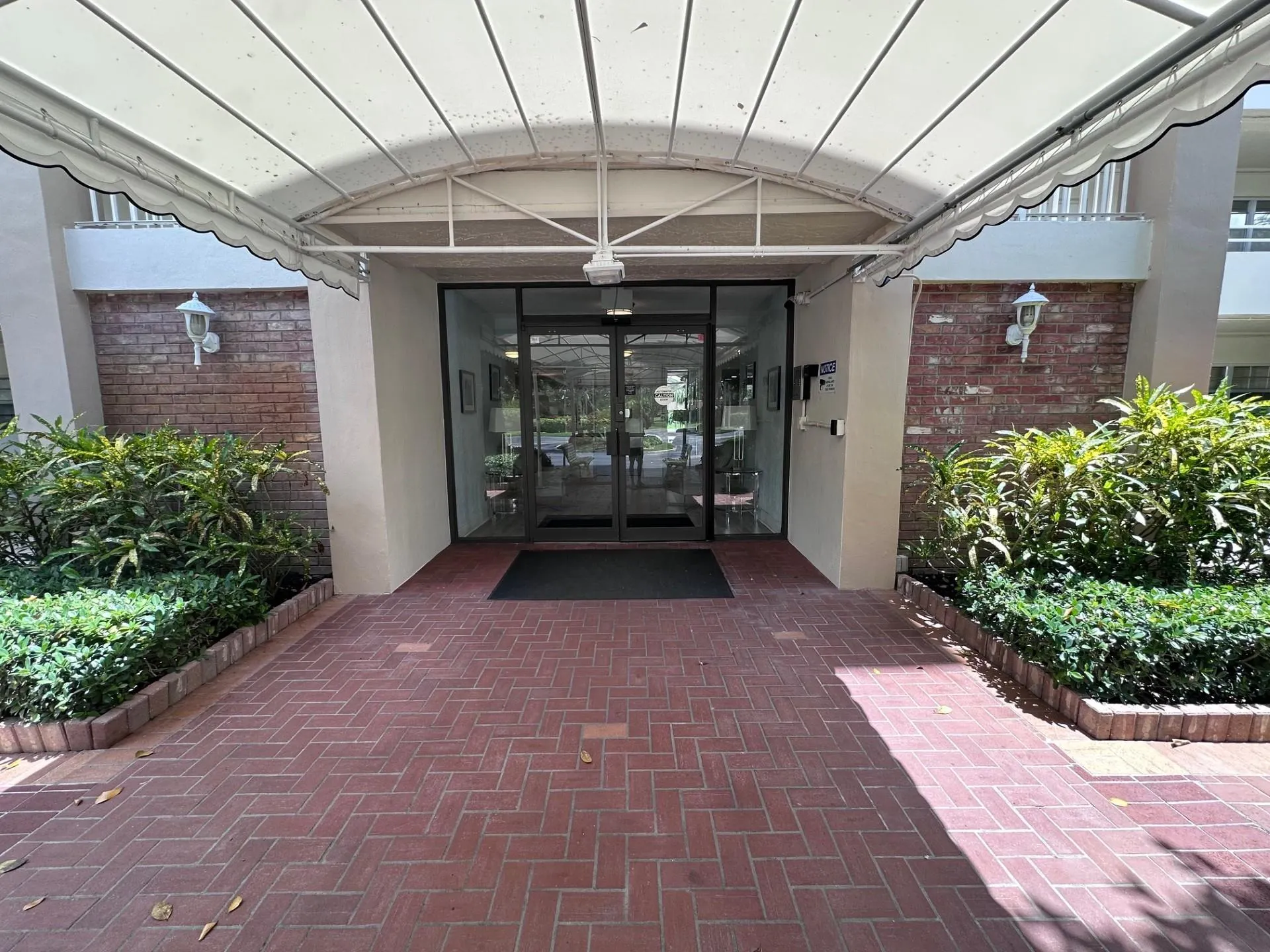 3850 Oaks Clubhouse Dr, #403