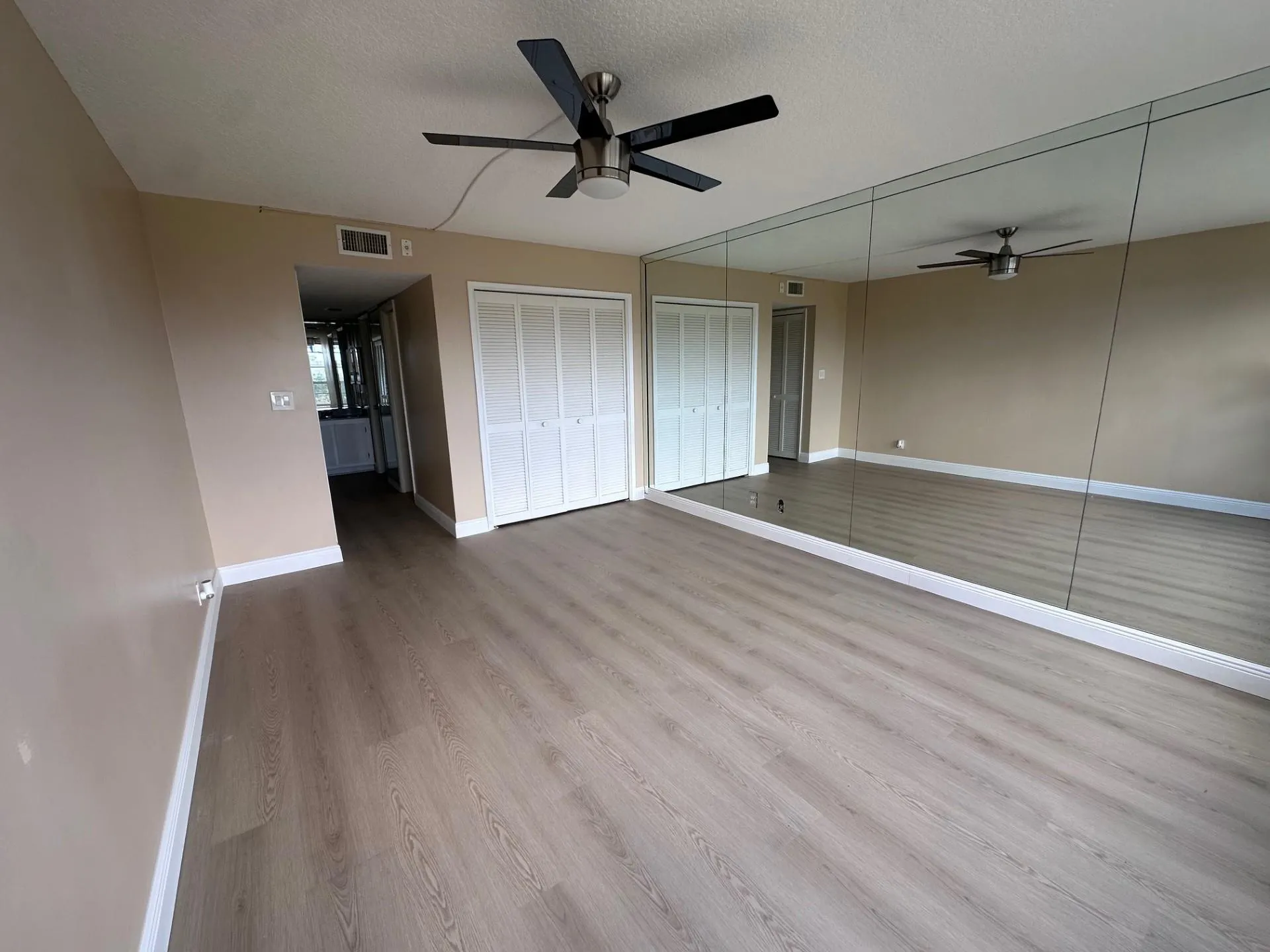 3850 Oaks Clubhouse Dr, #403