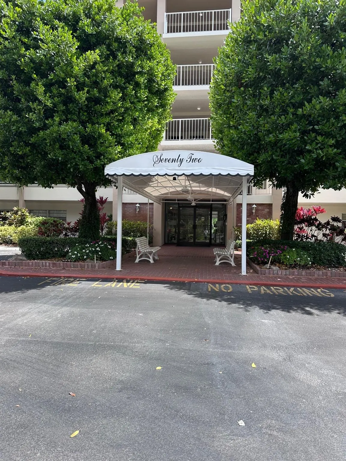 3850 Oaks Clubhouse Dr, #403