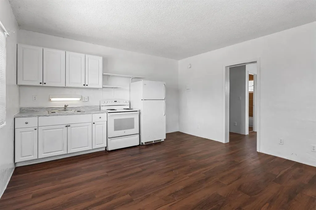 271 SW 1st St, #1