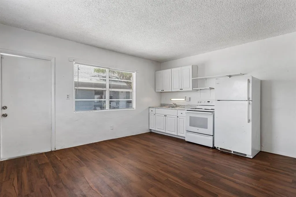 271 SW 1st St, #1