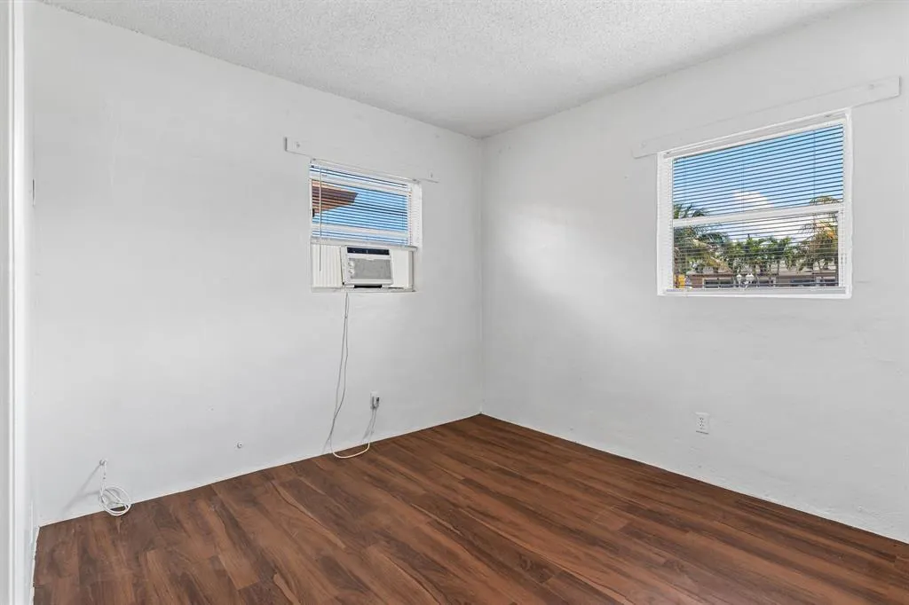 271 SW 1st St, #1