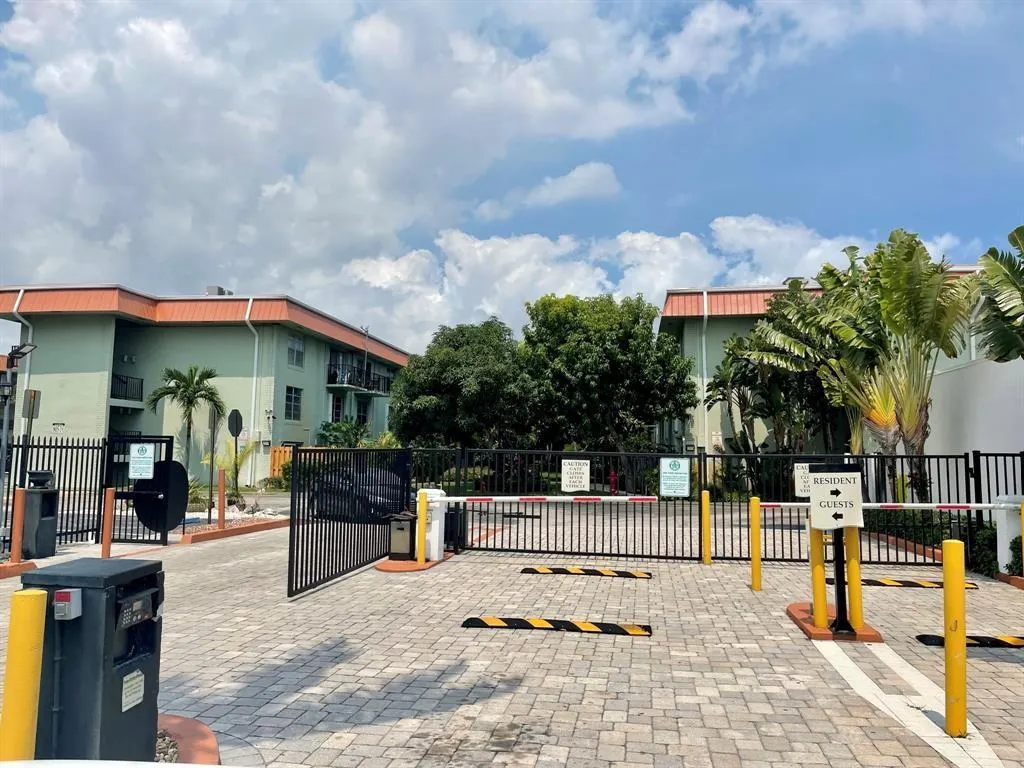 809 W Oakland Park Blvd, #J12