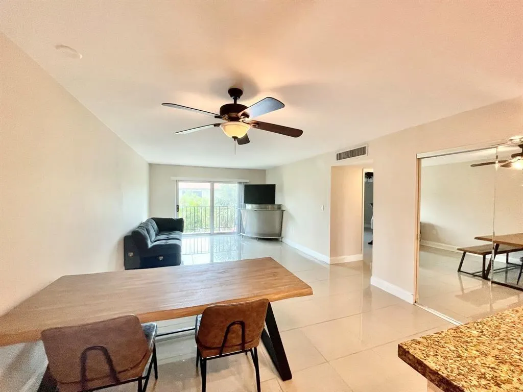 809 W Oakland Park Blvd, #J12