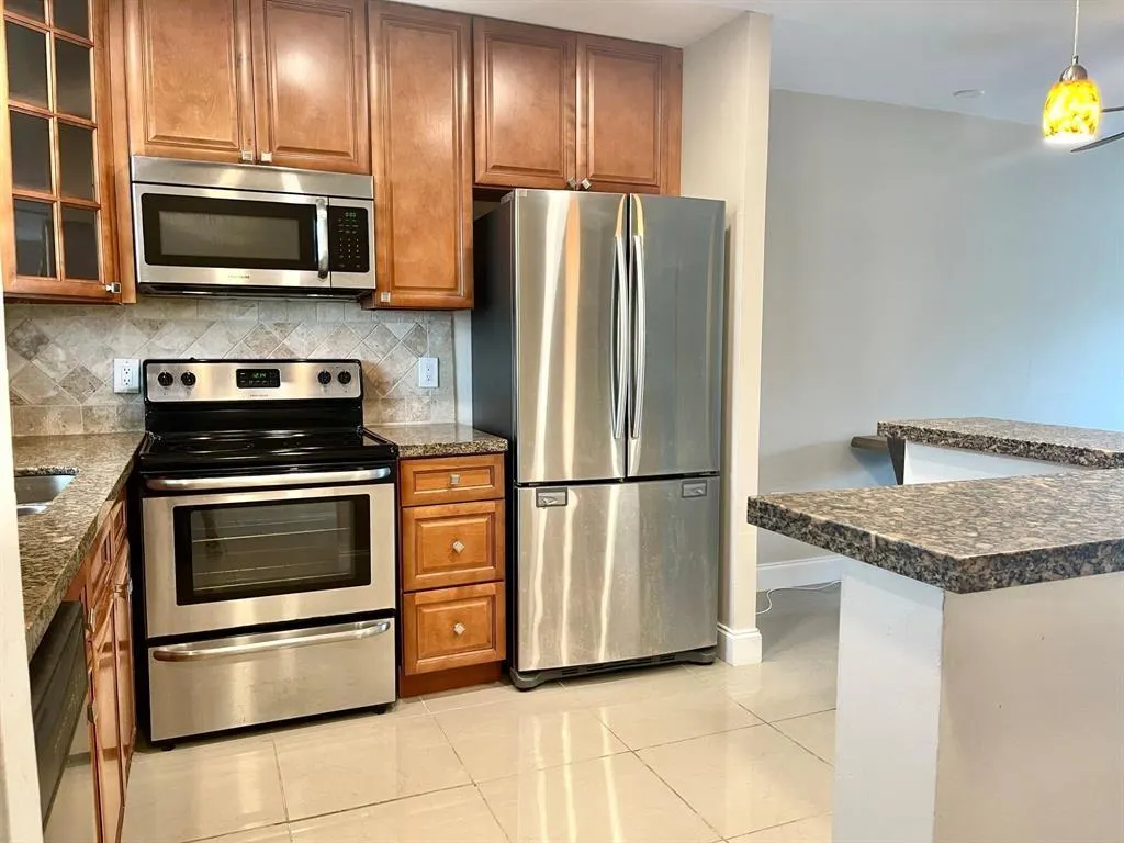 809 W Oakland Park Blvd, #J12