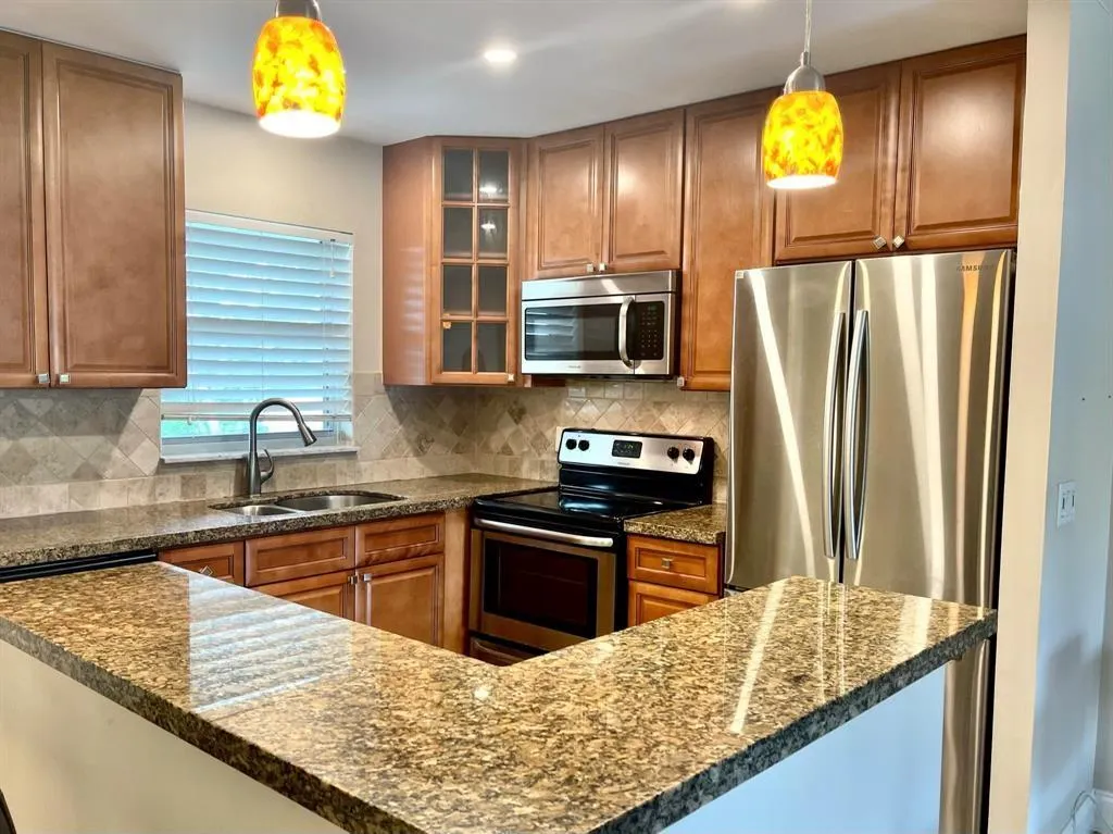 809 W Oakland Park Blvd, #J12