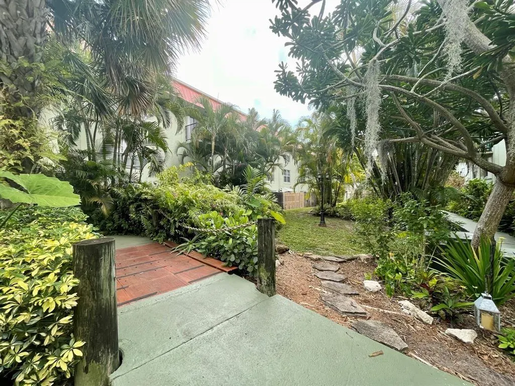 809 W Oakland Park Blvd, #J12