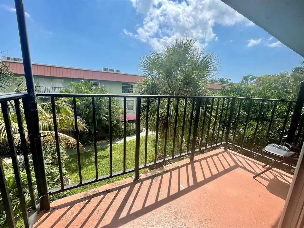 809 W Oakland Park Blvd, #J12