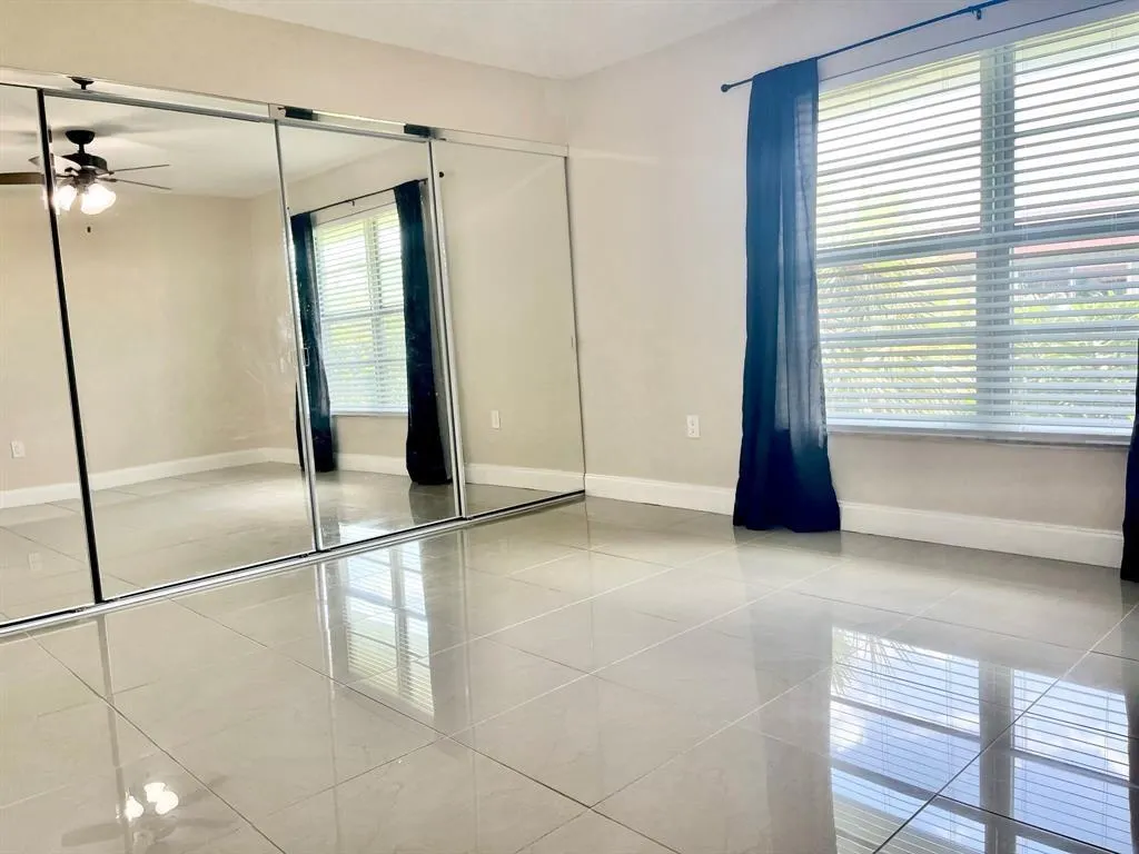 809 W Oakland Park Blvd, #J12