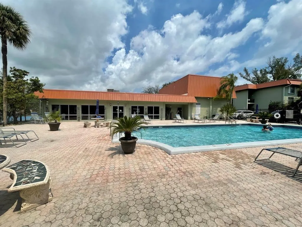 809 W Oakland Park Blvd, #J12
