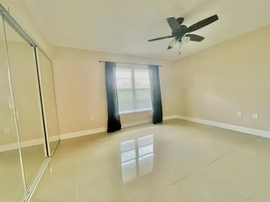 809 W Oakland Park Blvd, #J12