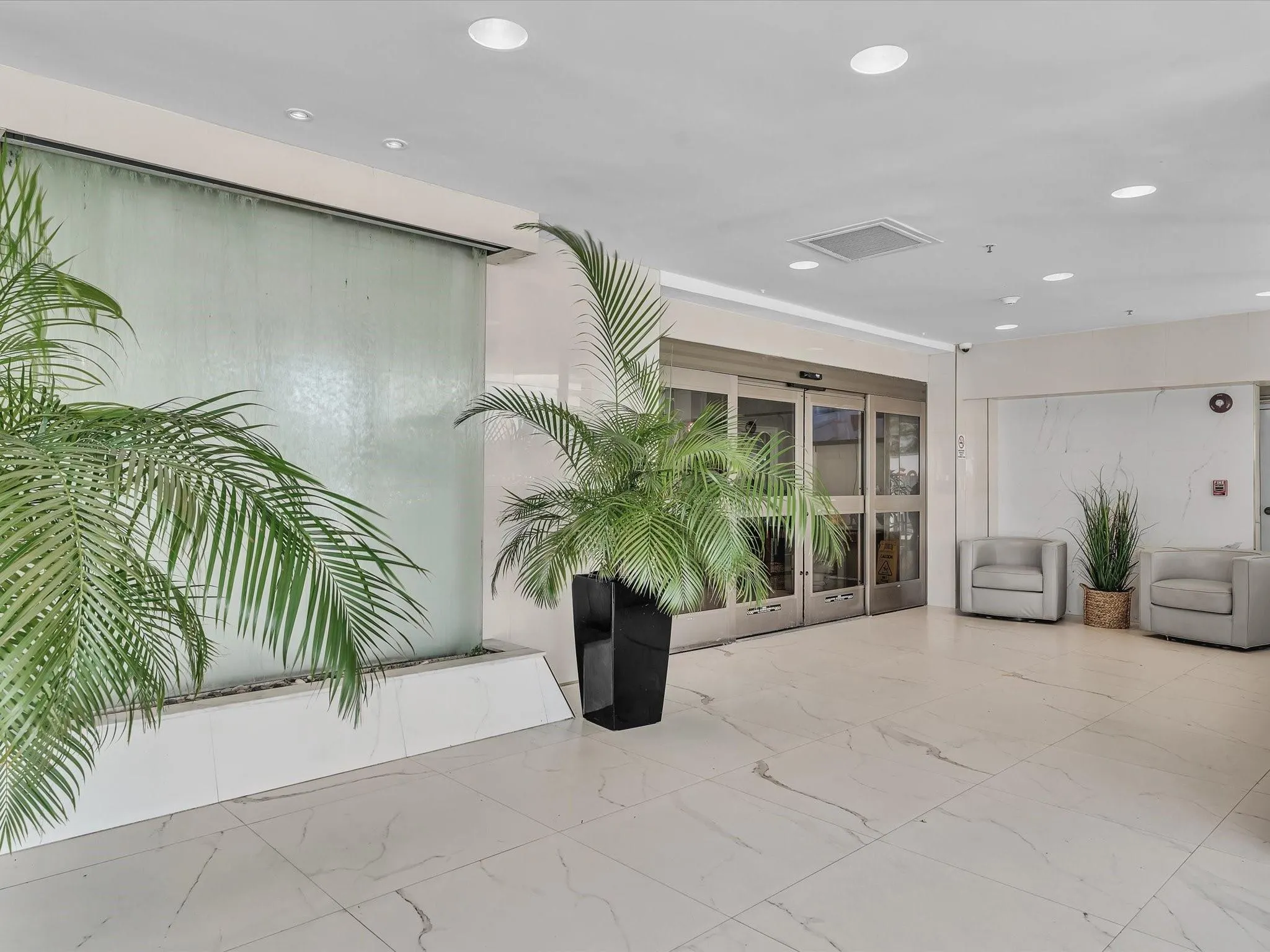 4040 Galt Ocean Dr, #811