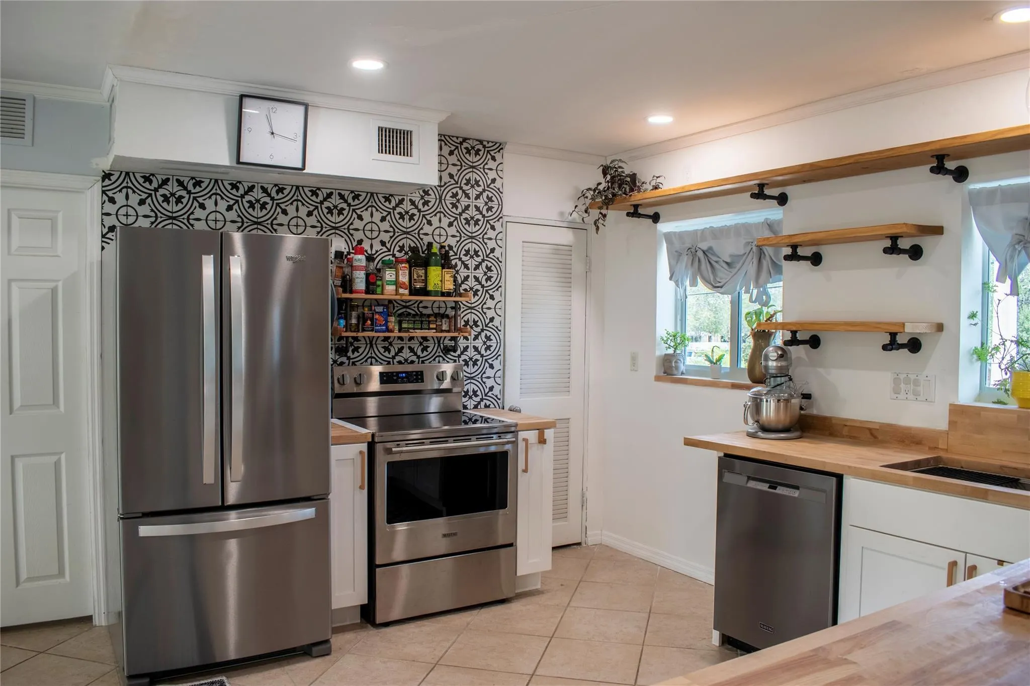 1000 SE 4th St, #209
